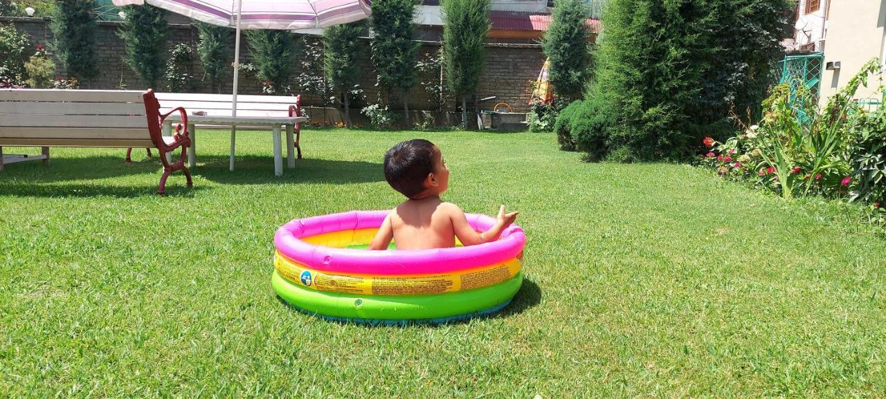 Ikraam Inn Bed & Breakfast Srīnagar Екстериор снимка