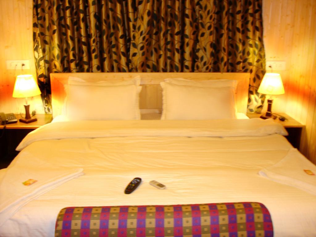 Ikraam Inn Bed & Breakfast Srīnagar Стая снимка