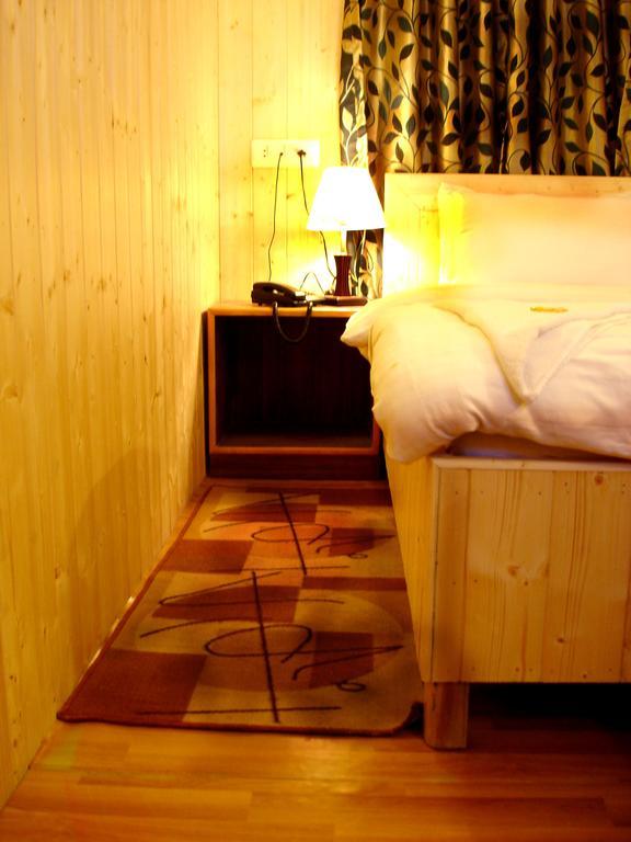 Ikraam Inn Bed & Breakfast Srīnagar Стая снимка