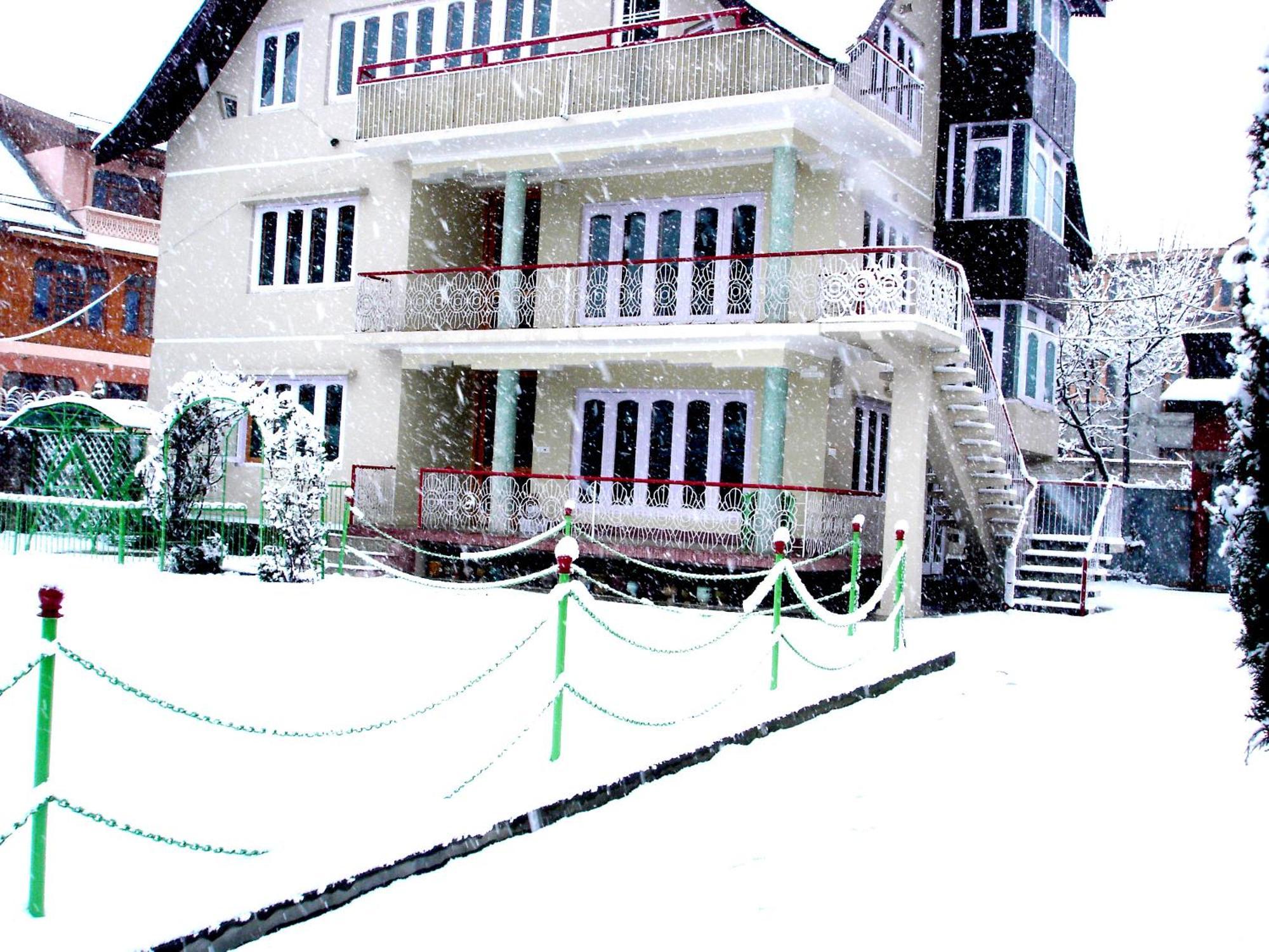 Ikraam Inn Bed & Breakfast Srīnagar Екстериор снимка