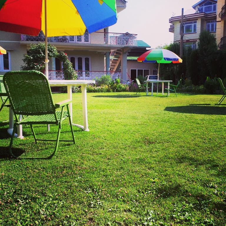 Ikraam Inn Bed & Breakfast Srīnagar Екстериор снимка