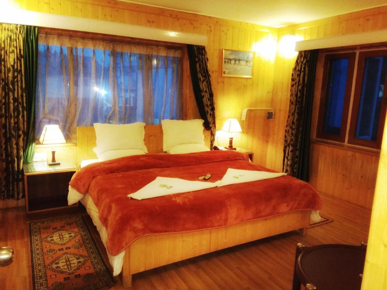 Ikraam Inn Bed & Breakfast Srīnagar Екстериор снимка